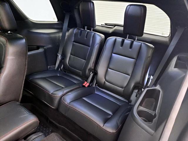 Photo of 2016 Silver Ford Explorer