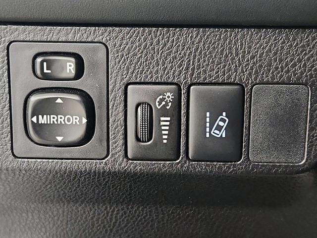 Photo of 2017 Silver Toyota RAV4