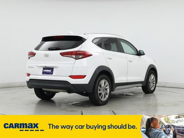 Photo of 2018 White Hyundai TUCSON