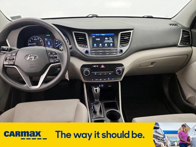Photo of 2018 White Hyundai TUCSON