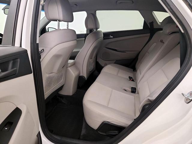 Photo of 2018 White Hyundai TUCSON