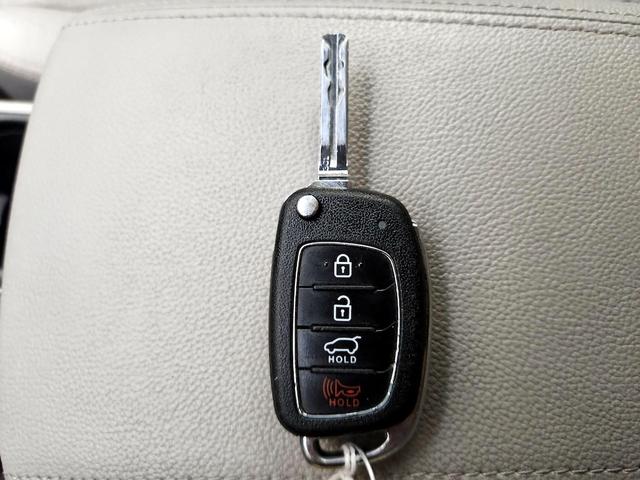Photo of 2018 White Hyundai TUCSON
