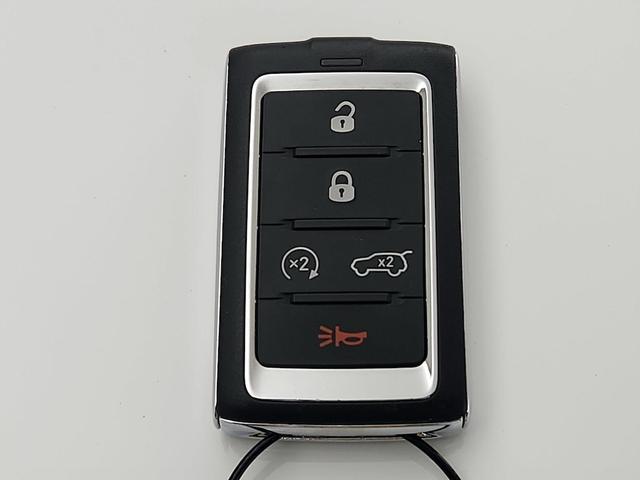 Photo of 2023 Pearl Jeep Grand Cherokee