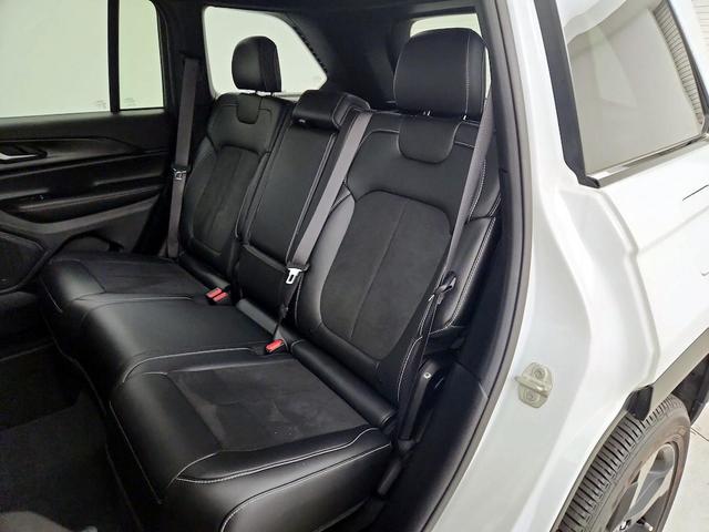 Photo of 2023 Pearl Jeep Grand Cherokee