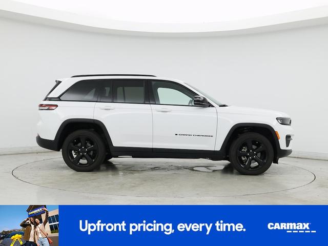Photo of 2023 Pearl Jeep Grand Cherokee