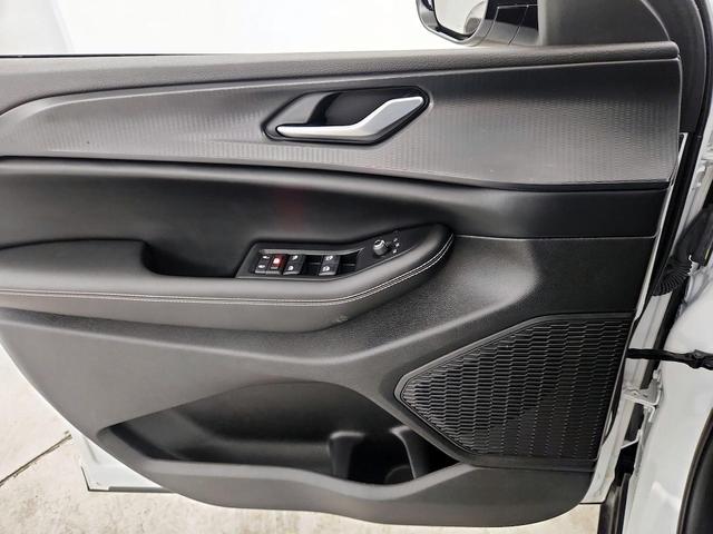 Photo of 2023 Pearl Jeep Grand Cherokee
