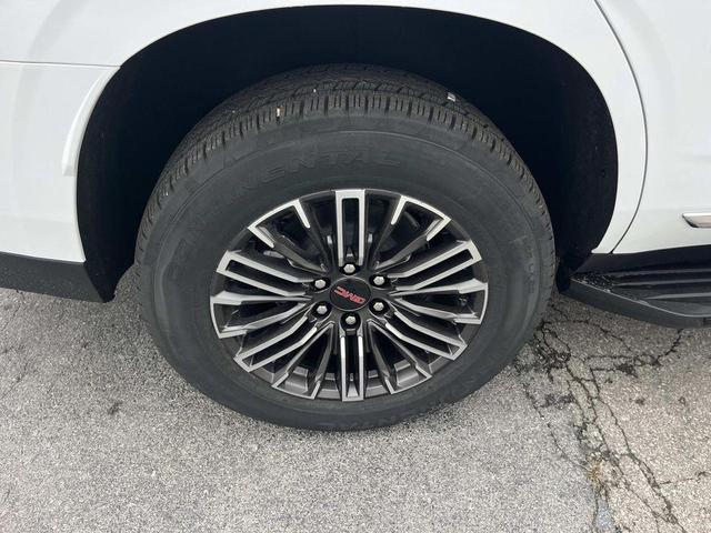 Photo of 2026 Summit White GMC Yukon