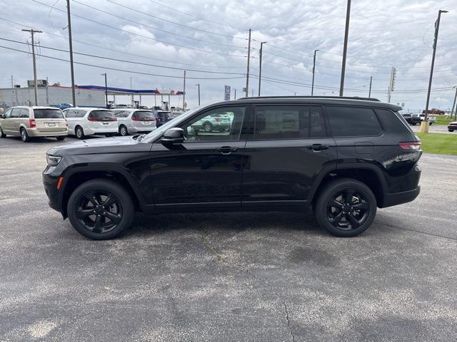 Photo of 2025 Diamond Black Crystal Pearlcoat Jeep Grand Cherokee L