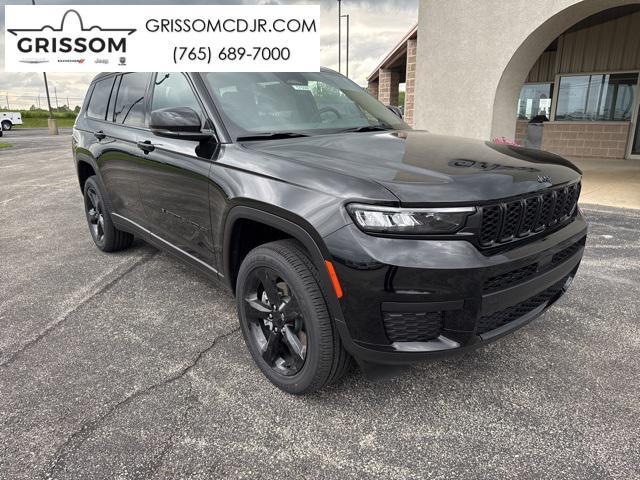 Photo of 2025 Diamond Black Crystal Pearlcoat Jeep Grand Cherokee L