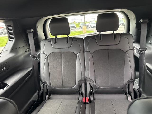 Photo of 2025 Diamond Black Crystal Pearlcoat Jeep Grand Cherokee L