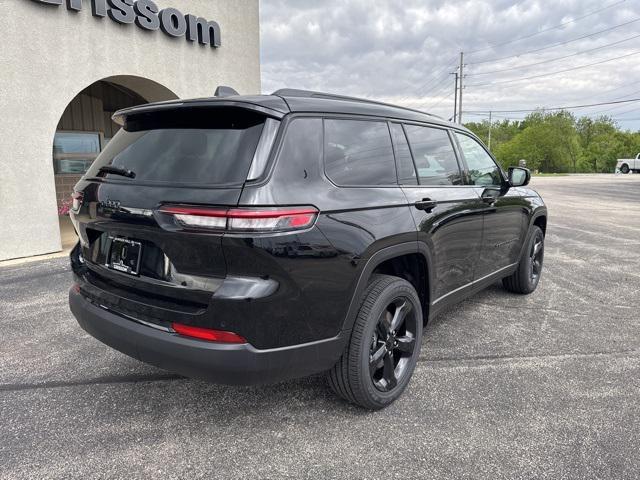 Photo of 2025 Diamond Black Crystal Pearlcoat Jeep Grand Cherokee L