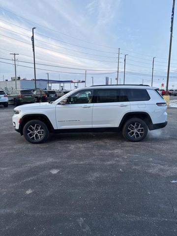Photo of 2025 Bright White Clearcoat Jeep Grand Cherokee L
