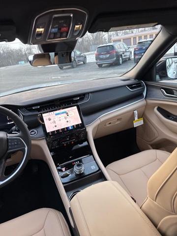 Photo of 2025 Bright White Clearcoat Jeep Grand Cherokee L