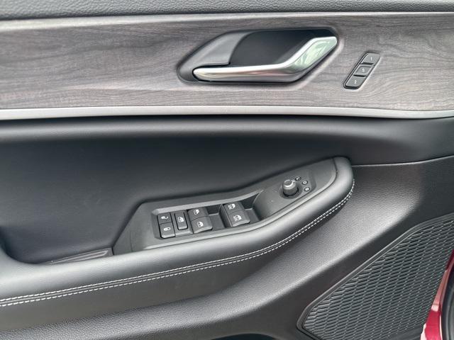 Photo of 2025 Velvet Red Pearlcoat Jeep Grand Cherokee L