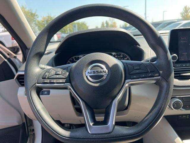 Photo of 2019 Glacier White Nissan Altima