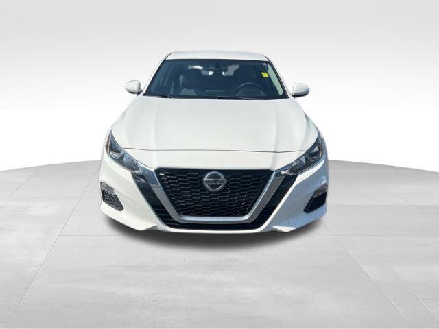 Photo of 2019 Glacier White Nissan Altima
