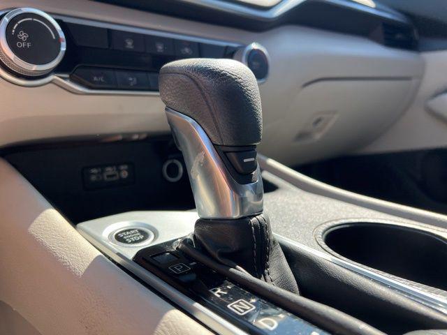 Photo of 2019 Glacier White Nissan Altima