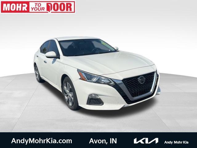 Photo of 2019 Glacier White Nissan Altima