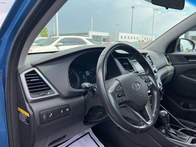 Photo of 2016 Caribbean Blue Hyundai TUCSON