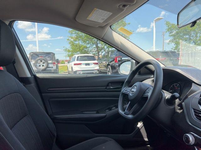 Photo of 2023 Gun Metallic Nissan Altima