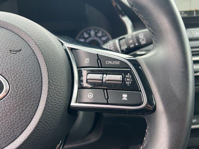 Photo of 2021 Clear White/Black Roof Kia Seltos
