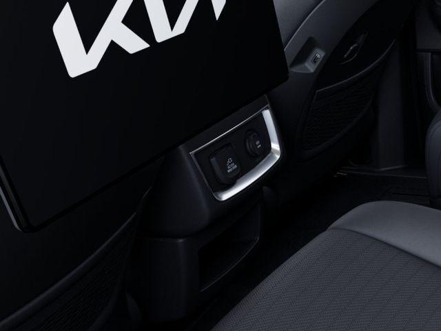Photo of 2026 White Pearl Kia Carnival
