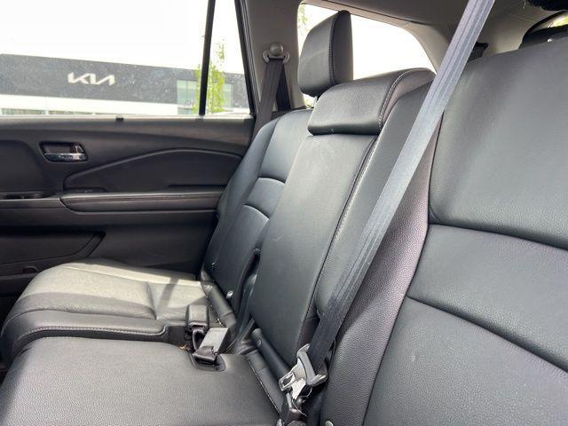 Photo of 2022 Black Honda Pilot