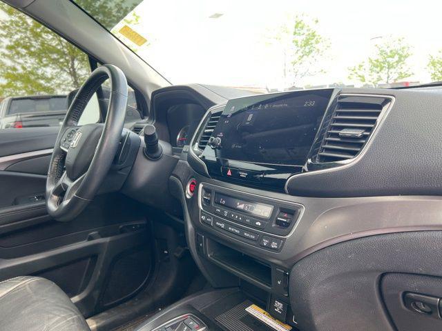 Photo of 2022 Black Honda Pilot