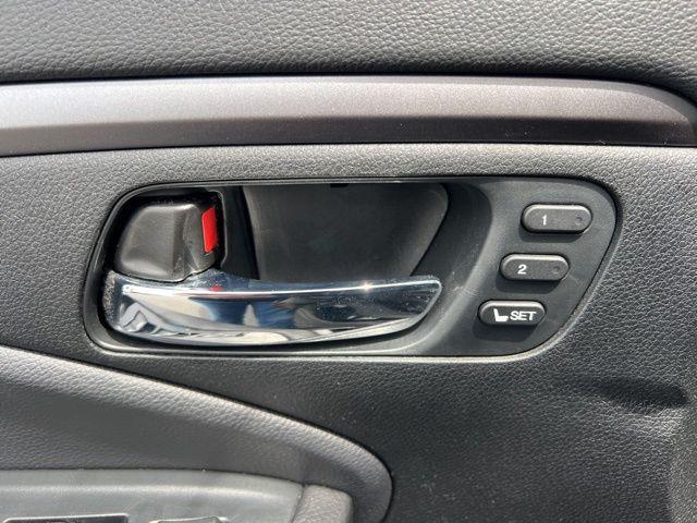 Photo of 2022 Black Honda Pilot