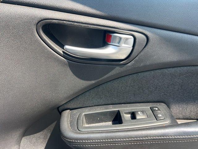 Photo of 2013 Bright White Clearcoat Dodge Dart