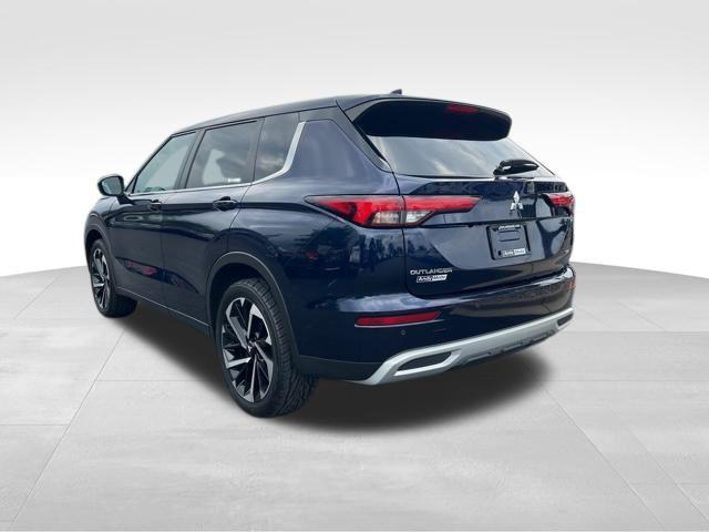 Photo of 2023 Cosmic Blue Metallic Mitsubishi Outlander