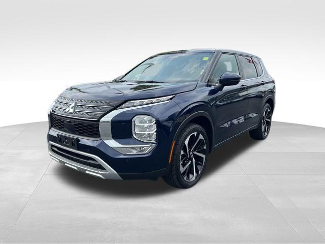 Photo of 2023 Cosmic Blue Metallic Mitsubishi Outlander