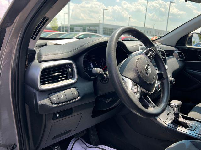 Photo of 2019 Titanium Silver Kia Sorento