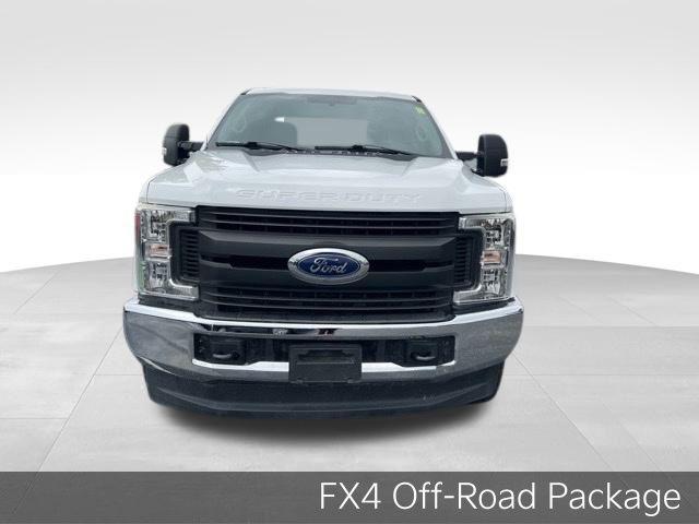 Photo of 2019 Oxford White Ford F-250