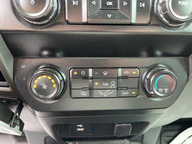 Photo of 2019 Oxford White Ford F-250