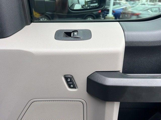 Photo of 2019 Oxford White Ford F-250