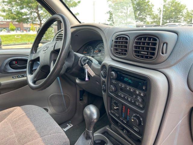 Photo of 2004 Indigo Blue Metallic Chevrolet Trailblazer