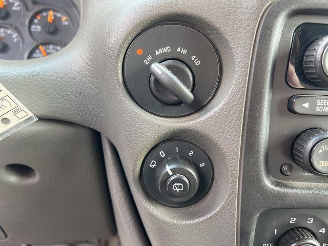 Photo of 2004 Indigo Blue Metallic Chevrolet Trailblazer