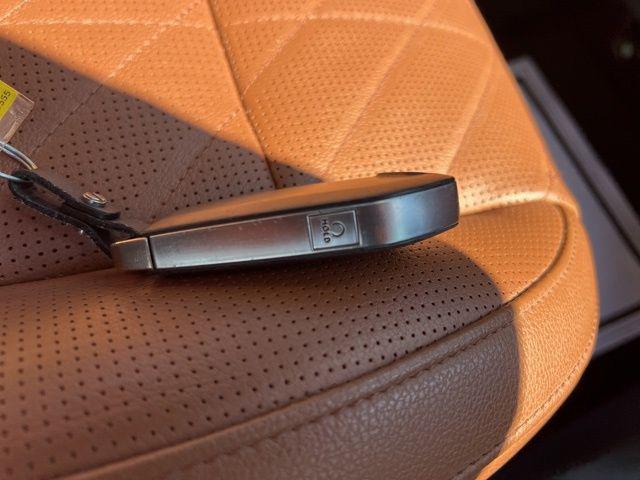 Photo of 2024 Ebony Black Kia Telluride
