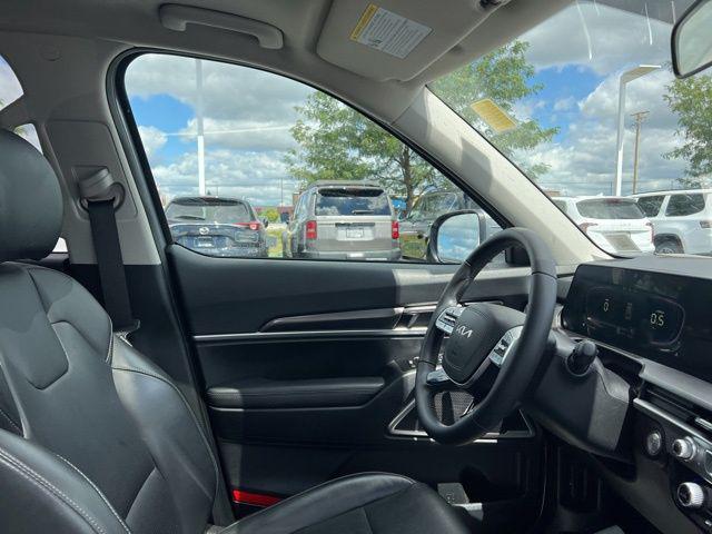 Photo of 2024 Everlasting Silver Kia Telluride