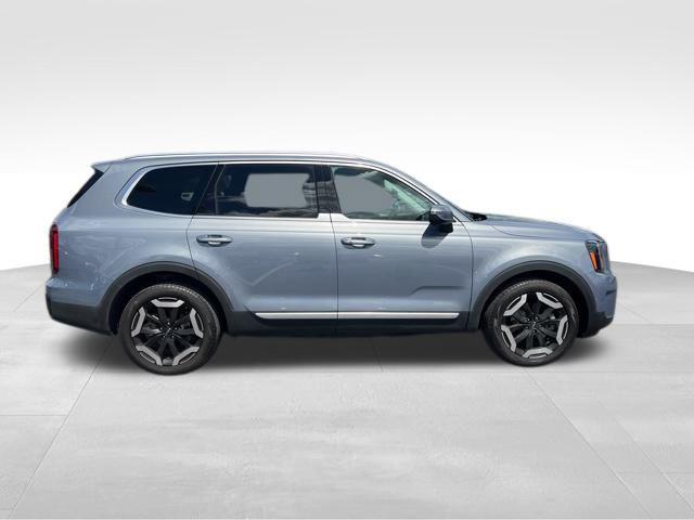 Photo of 2024 Everlasting Silver Kia Telluride