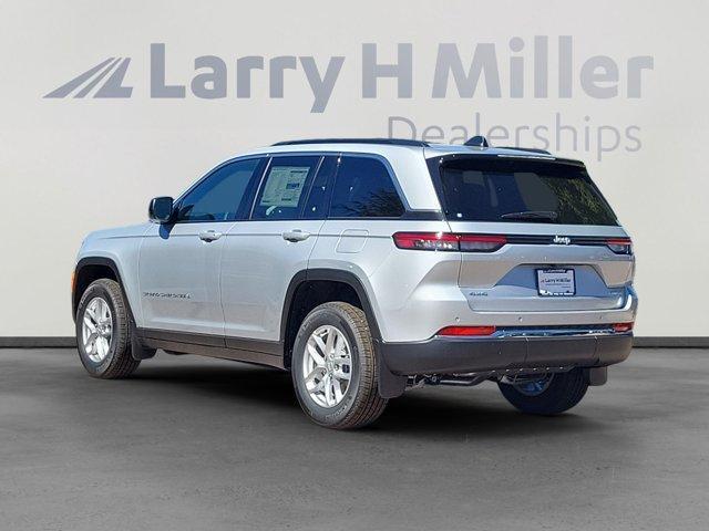 Photo of 2025 Silver Zynith Jeep Grand Cherokee