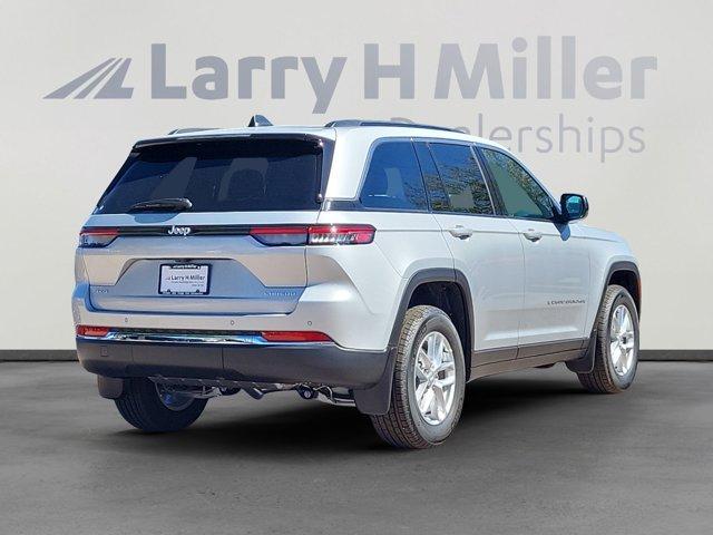 Photo of 2025 Silver Zynith Jeep Grand Cherokee