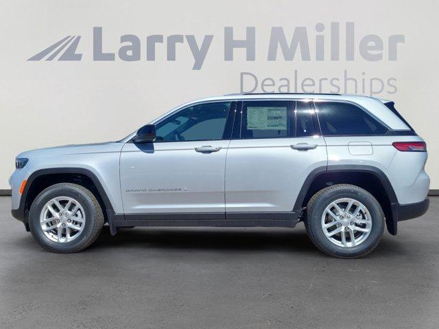 Photo of 2025 Silver Zynith Jeep Grand Cherokee