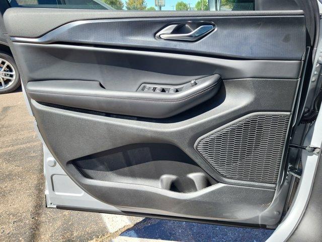 Photo of 2025 Silver Zynith Jeep Grand Cherokee