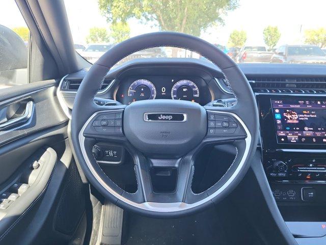 Photo of 2025 Silver Zynith Jeep Grand Cherokee