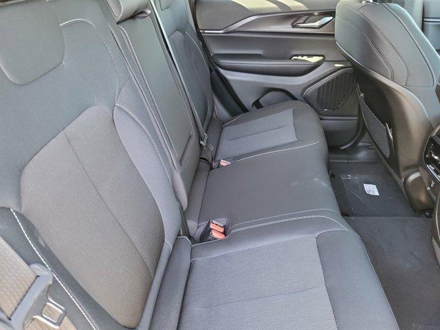 Photo of 2025 Silver Zynith Jeep Grand Cherokee