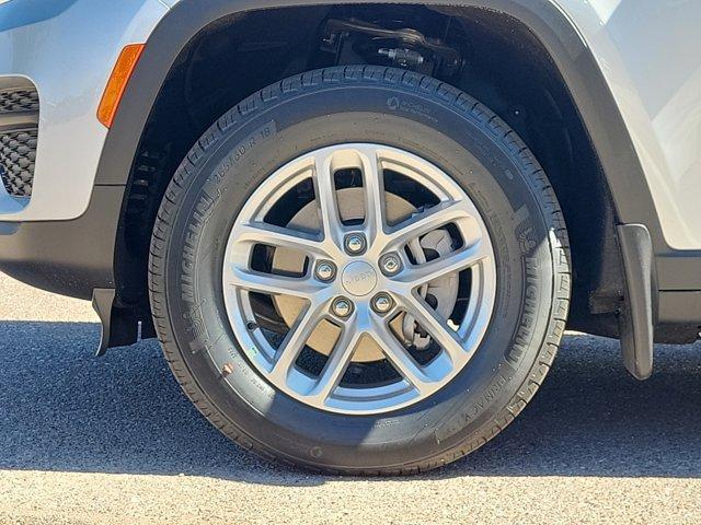 Photo of 2025 Silver Zynith Jeep Grand Cherokee