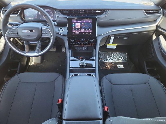 Photo of 2025 Silver Zynith Jeep Grand Cherokee