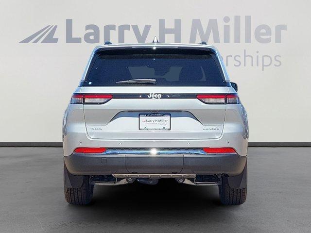 Photo of 2025 Silver Zynith Jeep Grand Cherokee